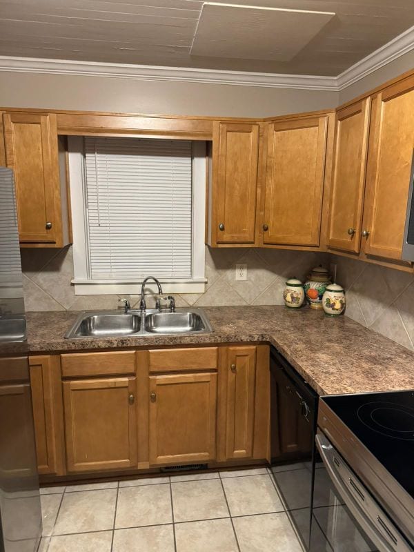 Building Photo - 4354 Pineview Dr