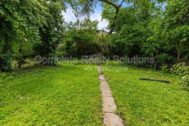 Building Photo - 5866 Etzel Ave