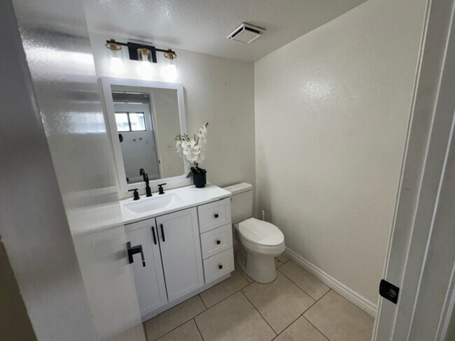 Building Photo - 409 Wimbledon Dr