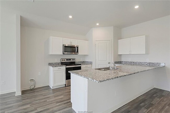 Building Photo - 5521 Fox Blf Dr