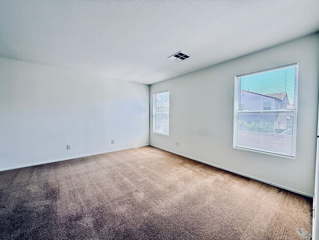 Building Photo - Available Now-Lovely Two Story Home!  Make it yours!