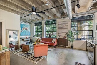 Building Photo - 1065 United Ave SE