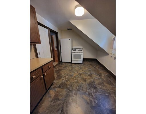 Building Photo - 33 Oak St