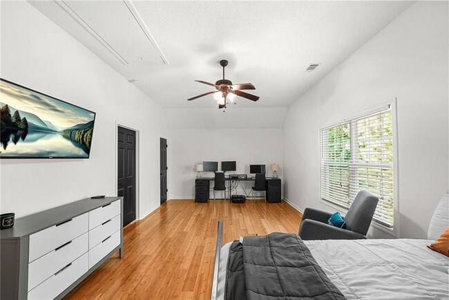 Building Photo - 176 Oak Leaf Dr