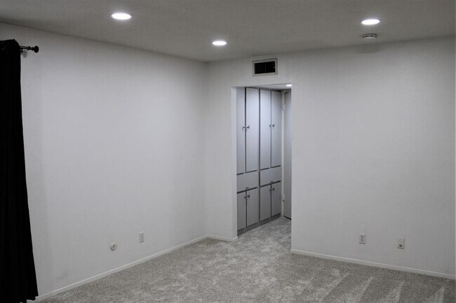 Building Photo - 6060 Birchbrook Dr
