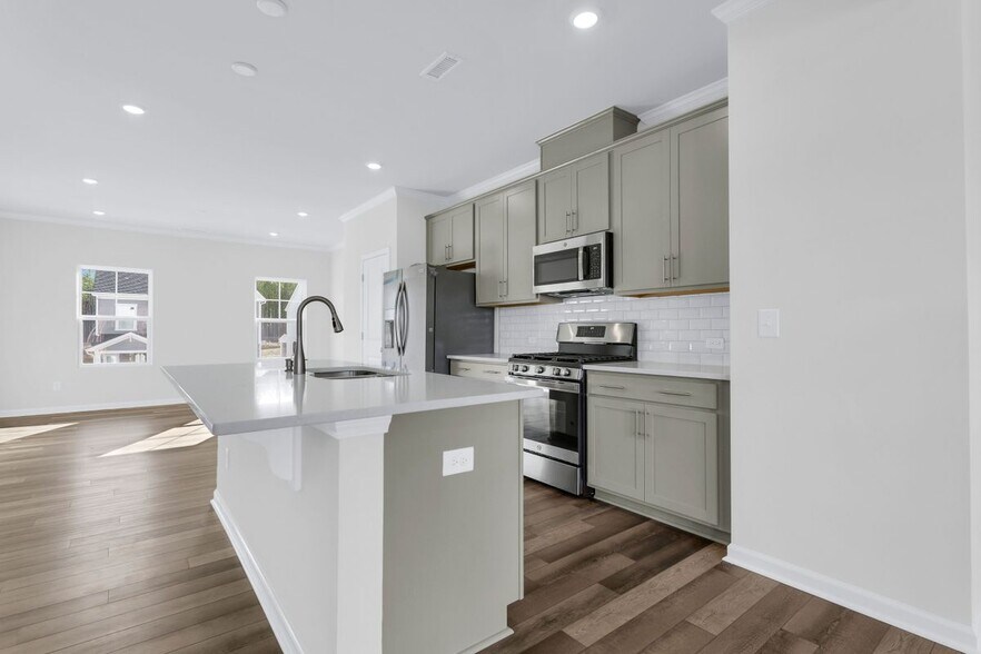 Building Photo - 104 Calvander Ln