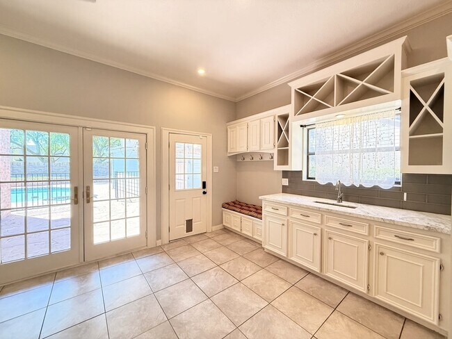 Building Photo - 2906 Deer Creek Dr