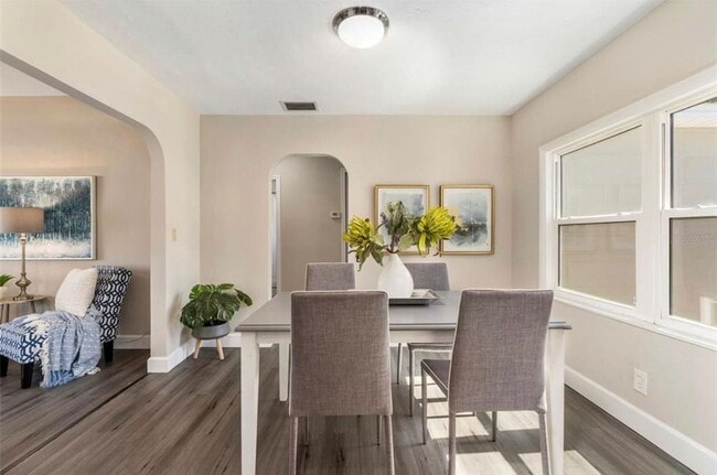 Building Photo - HOUSING VOUCHER ACCEPTED: : Updated St. Pete Home with Private Yard, Hot Tub & More!