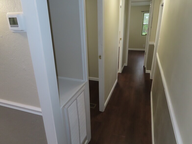 Building Photo - 8911 Pembroke Oak Grove Rd