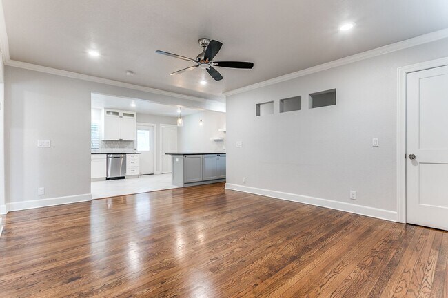 Building Photo - 488-EO