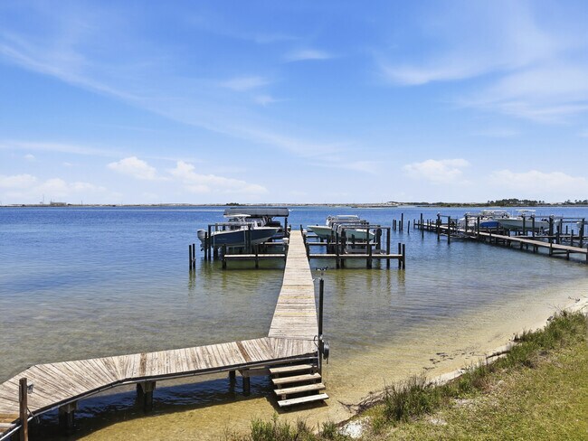 Building Photo - 490 Soundview Ct
