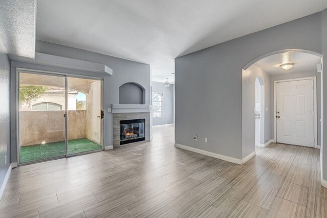 Building Photo - Stunning Upstairs Condo in Gated Indian Wells Community!