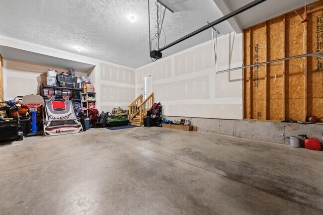 Building Photo - 8609 Warbler Br Wy