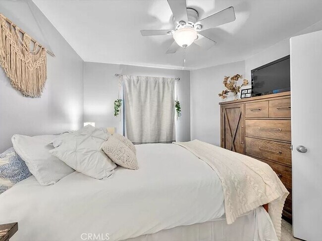 Building Photo - 1 Bedroom Condo within gated complex in Playa del Rey