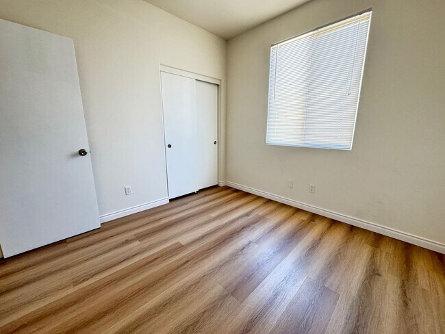 Building Photo - Gorgeous Remodeled 3+2 - $3000