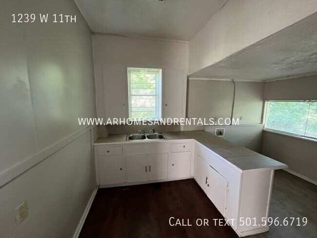 Building Photo - 1239 W 11th-