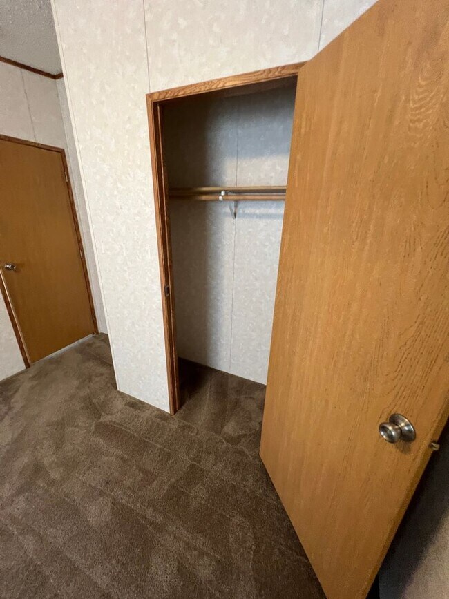 Building Photo - 3 Bedroom 2 Bath Modular Home with Many Amenities & Storage Shed