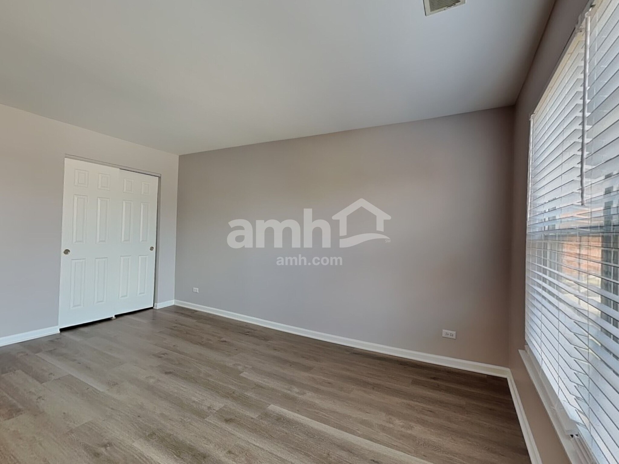 Building Photo - 2990 Waters Edge Cir