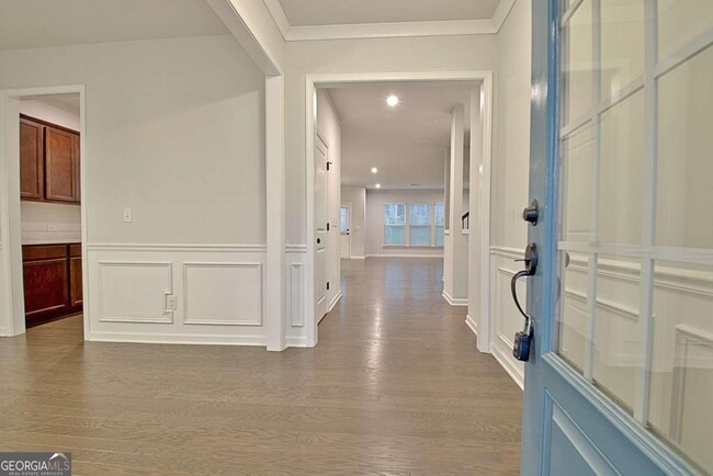 Building Photo - 504 Albertson Ave