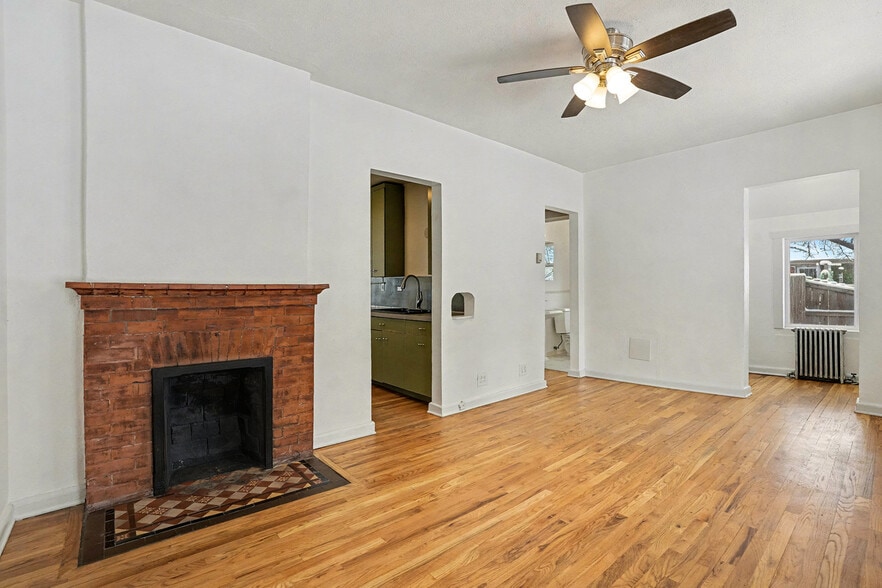 Building Photo - 2122 Hooker St