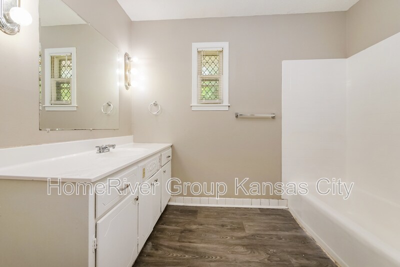 Building Photo - 5112 Osage Ave
