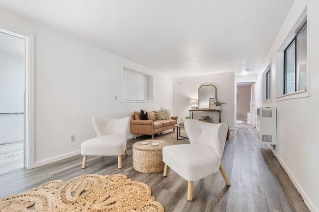 Building Photo - 358 Alpine Dr