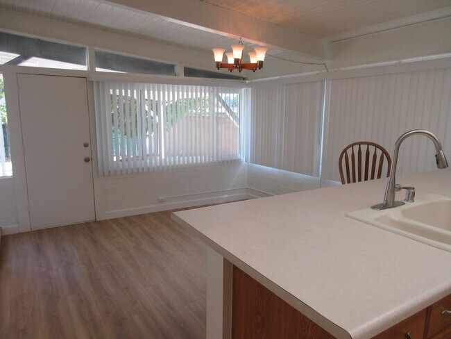 Building Photo - 10818 Paso Robles Ave