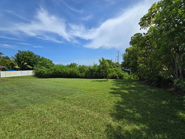 Building Photo - 800 Ibis Way