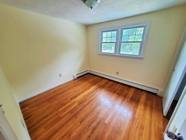 Building Photo - 37 Montcalm Ave