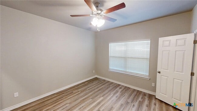 Building Photo - 2107 Wildewood Dr