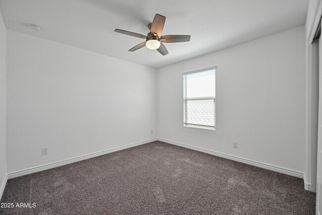 Building Photo - 14435 W El Cortez Pl