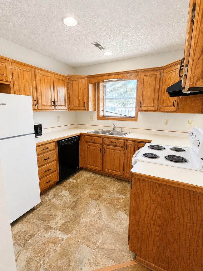 Building Photo - 2 Bed | 2 Bath | 1-Car Garage | South Joplin $1000