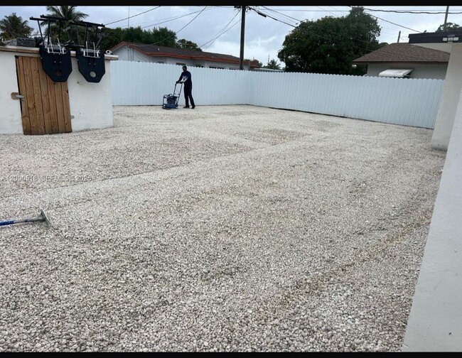 Building Photo - 427 NW 19th Ave