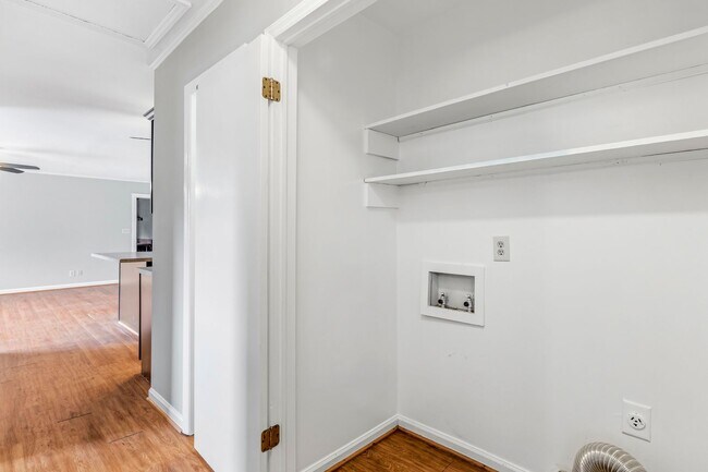 Building Photo - Updated Home, Stainless Steel Appliances, Wood Like Flooring, Deck, Garage!
