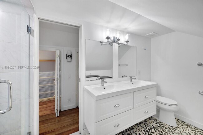 Building Photo - 285 NE 105th St