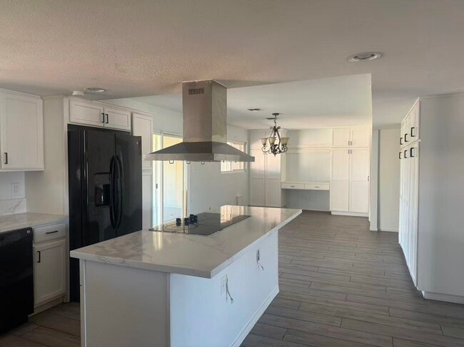 Building Photo - 1662 Shadow Mountain Pl