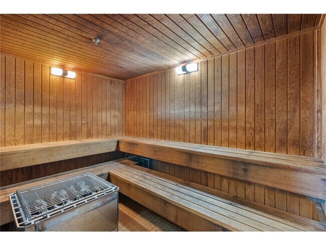 Building Photo - 66 9th St E