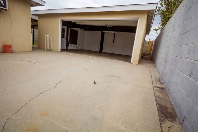 Building Photo - 11433 Littchen St