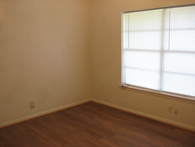 Building Photo - 1213 Park St