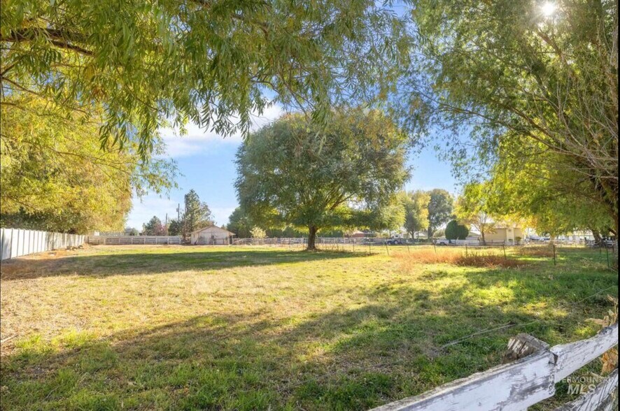 1.5 acre pasture - 2370 S Three Mile Creek Way