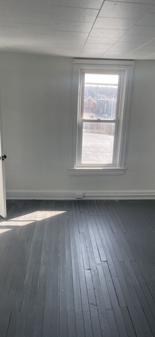 Building Photo - 1124 W Market St