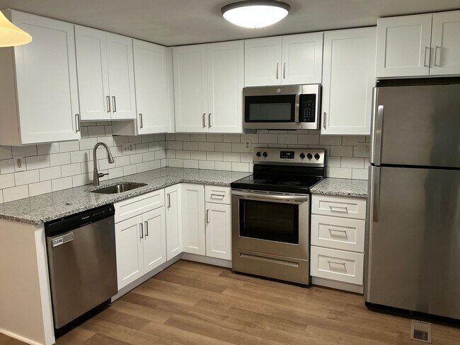 Building Photo - 20520 Strath Haven Dr