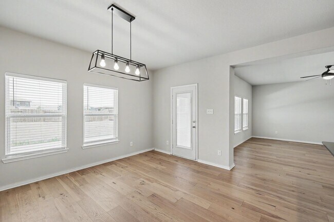 Building Photo - 4 Bed, 2.5 Bath Home in Hightop Ridge with Open Floor Plan