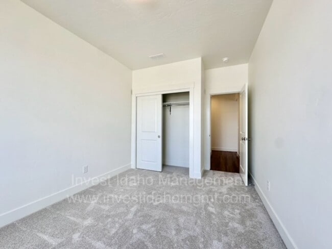Building Photo - Beautiful 1 year old home available now!