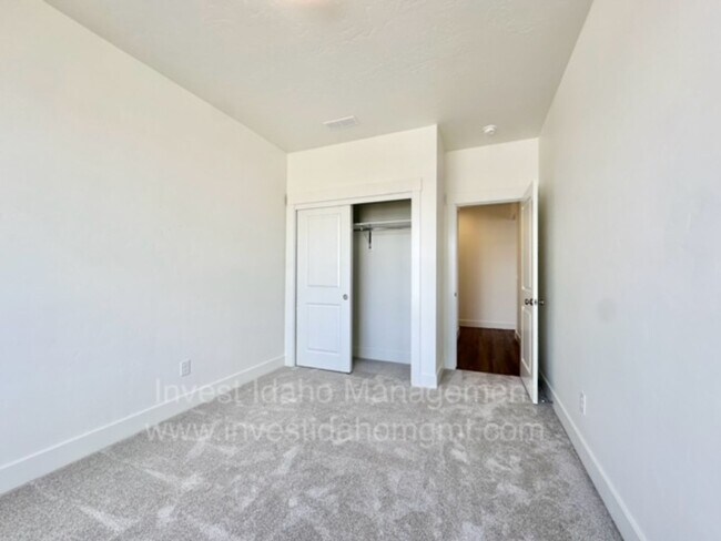 Building Photo - Beautiful 2 year old home available soon!