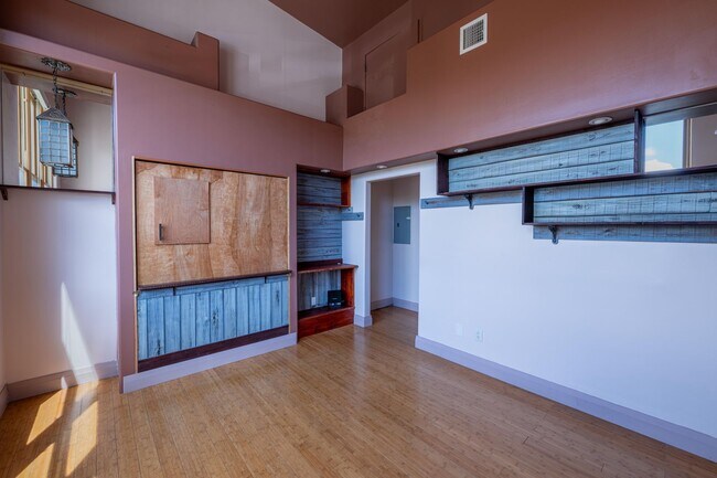 Building Photo - Stunning Midtown Loft