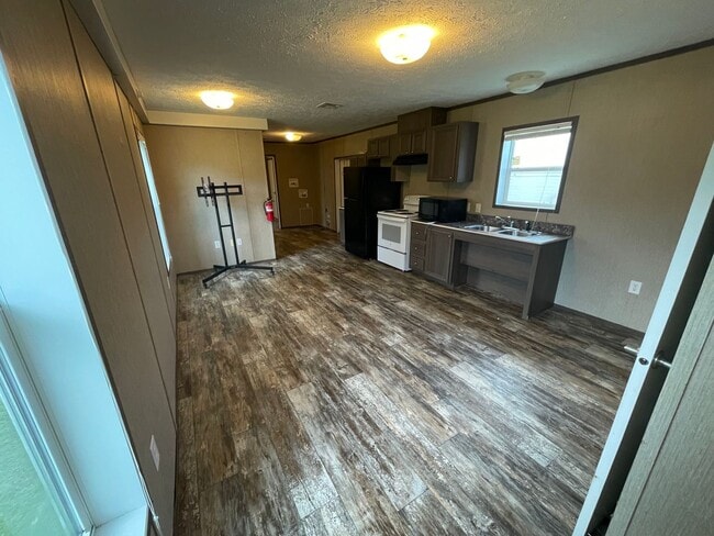 Building Photo - Lot 1