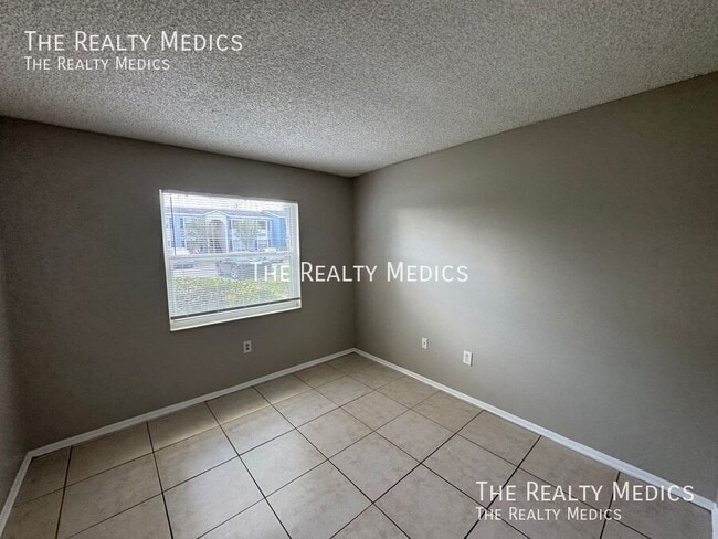 Building Photo - 2543 N Alafaya Trail