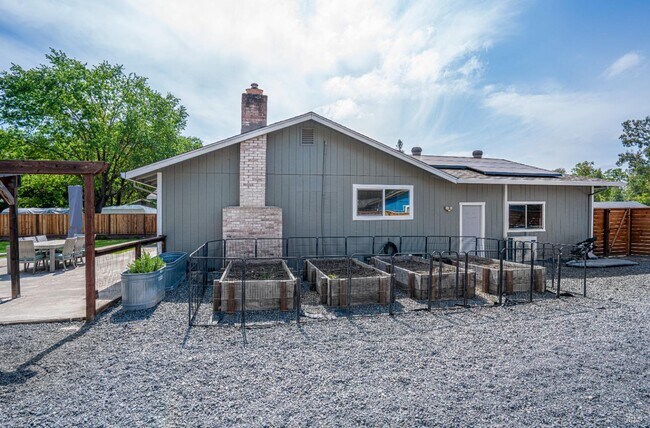 Building Photo - 849 Colleen Dr