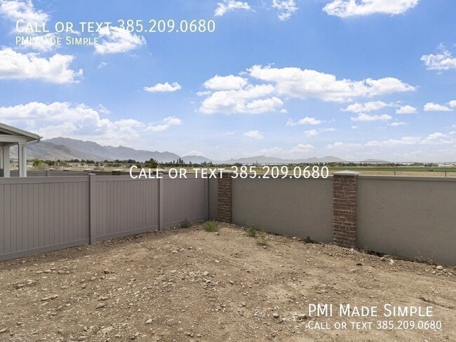 Building Photo - 4935 N Willowbank Dr